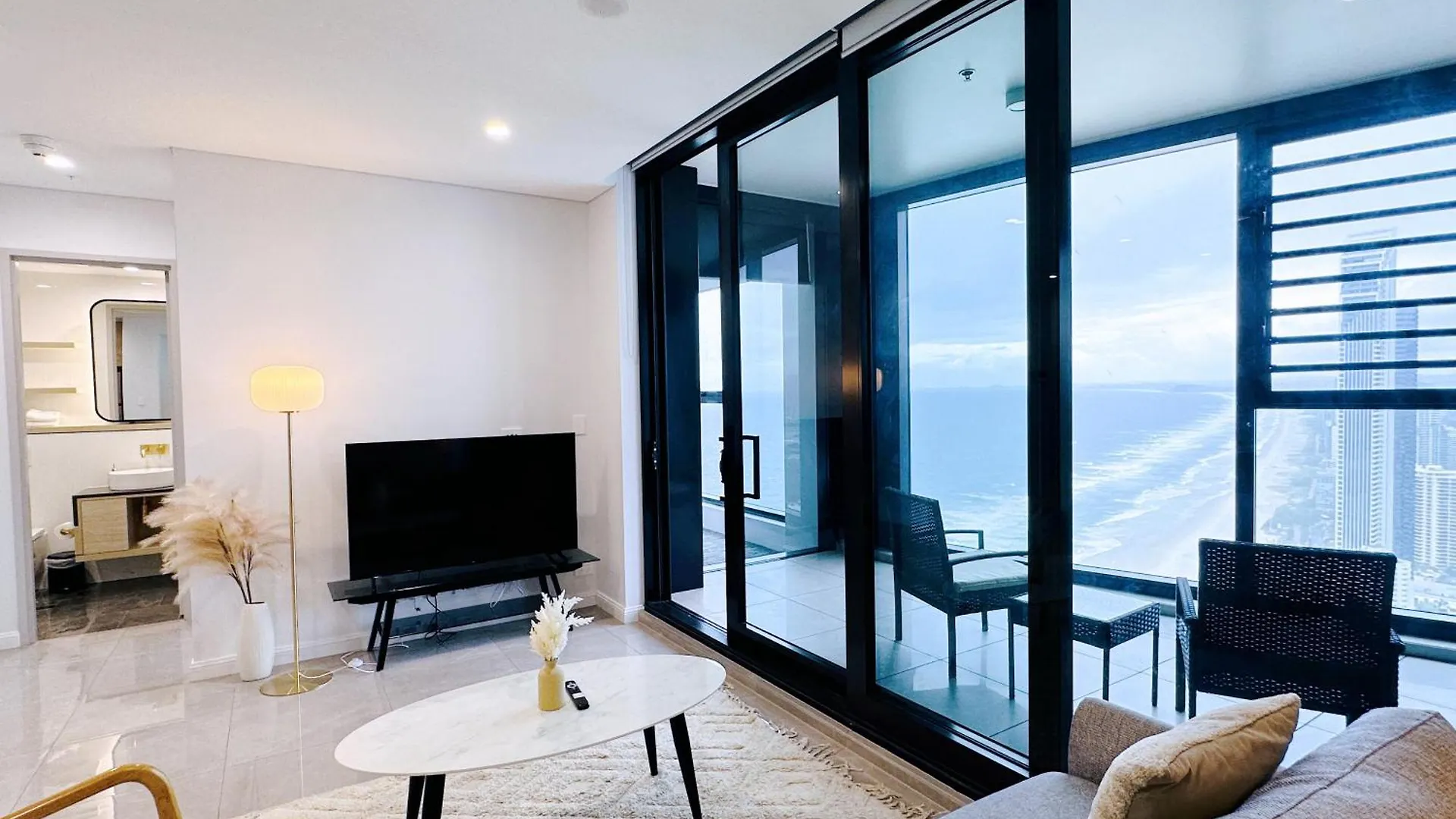 Oceanfront Serenity 2Beds Ocean View Apt Gold Coast 0*,  Austrália